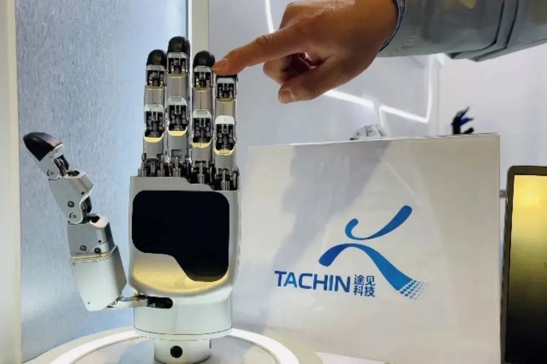 有触觉感知的灵巧手